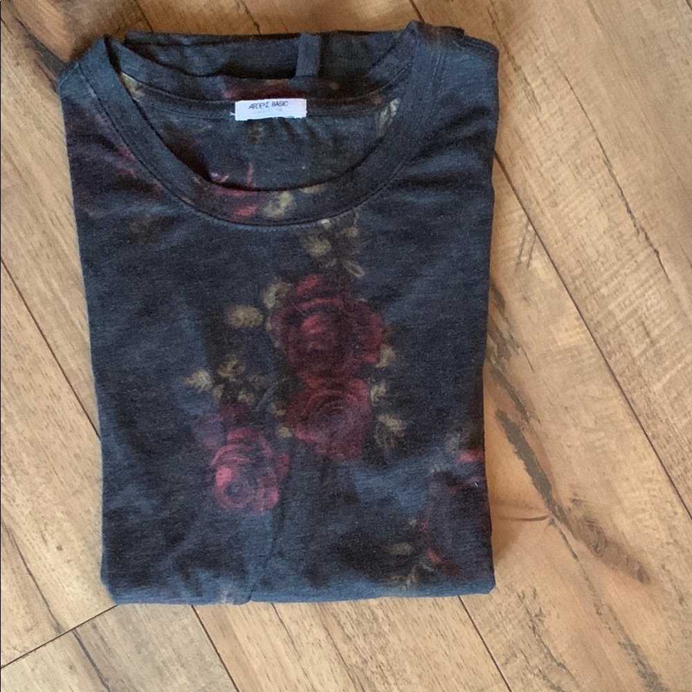 Ardene Black Fitted Cap Sleeve Roses Design T-Shirt - Picture 10 of 10